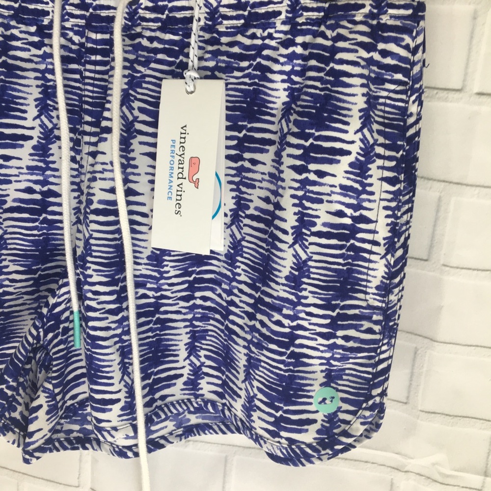 Vineyard Vines printed pull on performance short - Picture 2 of 8